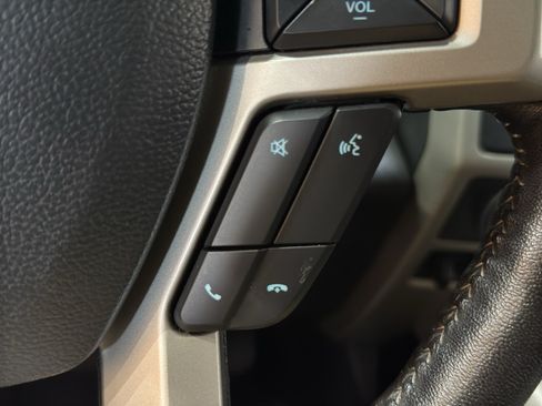 Used 2019 Ford F150 Lariat w/ Equipment Group 502A Luxury AWD/4WD image 27