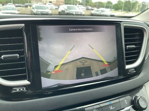 Used 2022 Chrysler Pacifica Touring-L FWD image 20