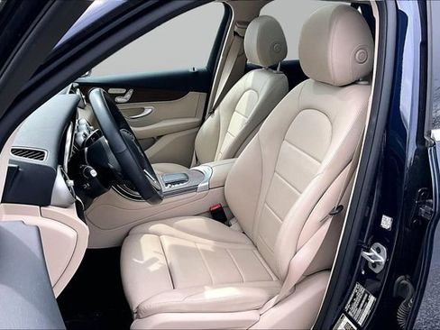 Used 2022 Mercedes-Benz GLC 300 4MATIC image 11