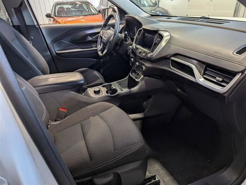 Used 2022 GMC Terrain SLE w/ Driver Convenience Package image 11