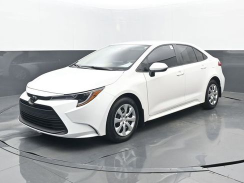 Used 2025 Toyota Corolla LE image 23