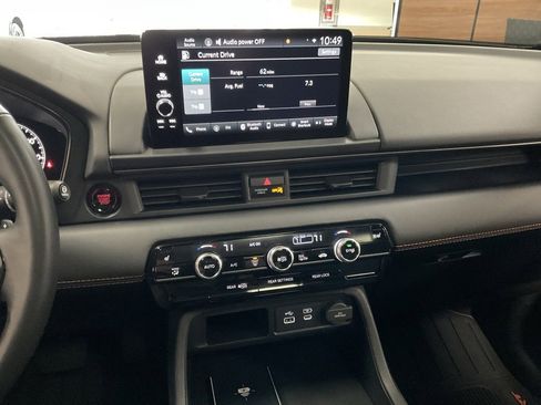 Used 2025 Honda Pilot TrailSport image 15