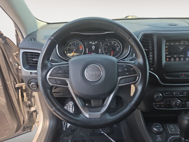 Used 2019 Jeep Cherokee Latitude w/ Cold Weather Group AWD/4WD image 12