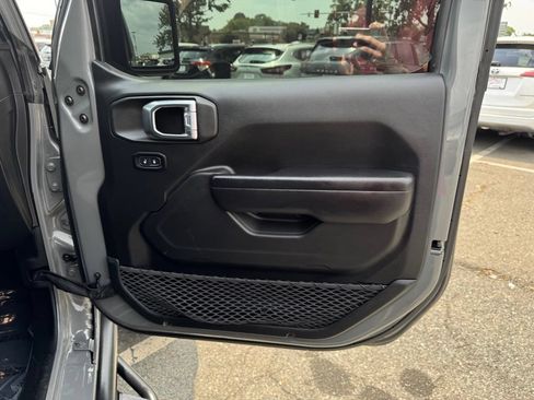 Used 2021 Jeep Wrangler Unlimited Rubicon w/ Xtreme Recon 35" Tire Package AWD/4WD image 24