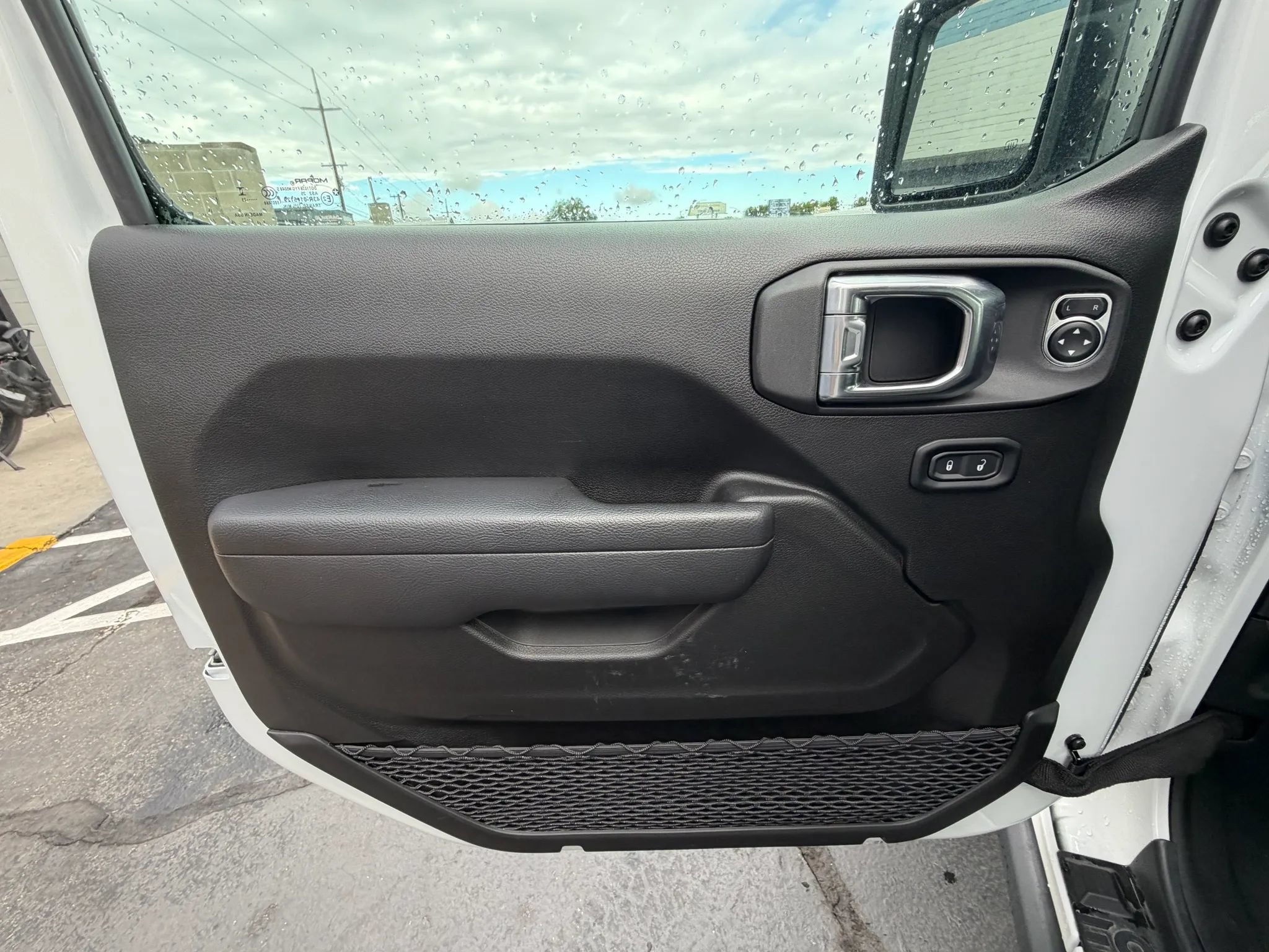 Used 2025 Jeep Gladiator Rubicon AWD/4WD image 12