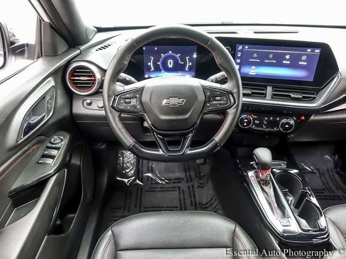 Used 2025 Chevrolet Trax RS image 12
