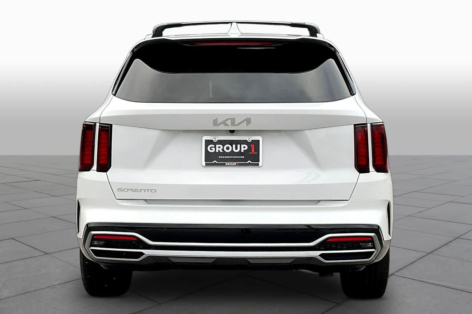 Used 2023 Kia Sorento EX w/ Panoramic Sunroof Package FWD image 5