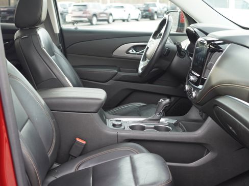 Used 2020 Chevrolet Traverse LT w/ LT Premium Package image 23