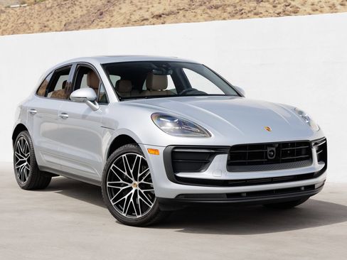 Certified 2026 Porsche Macan AWD/4WD image 9