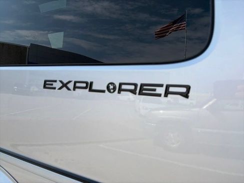 Used 2024 Chevrolet Express 2500 RWD image 6