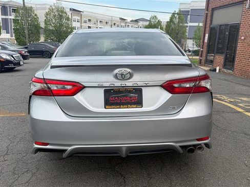 Used 2018 Toyota Camry SE image 17