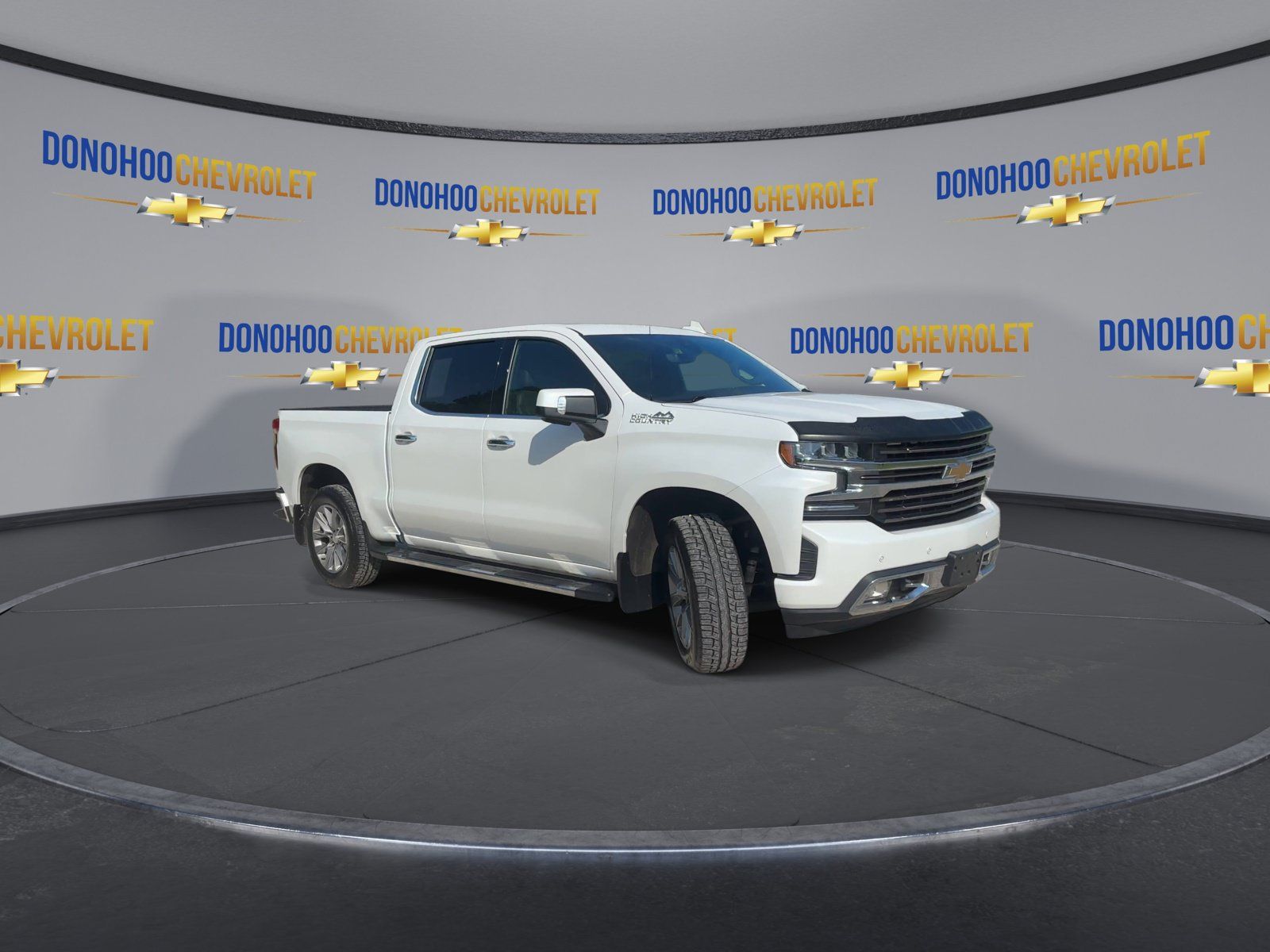Used 2020 Chevrolet Silverado 1500 High Country w/ Technology Package AWD/4WD image 5