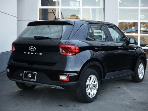 Used 2023 Hyundai Venue SE image 6