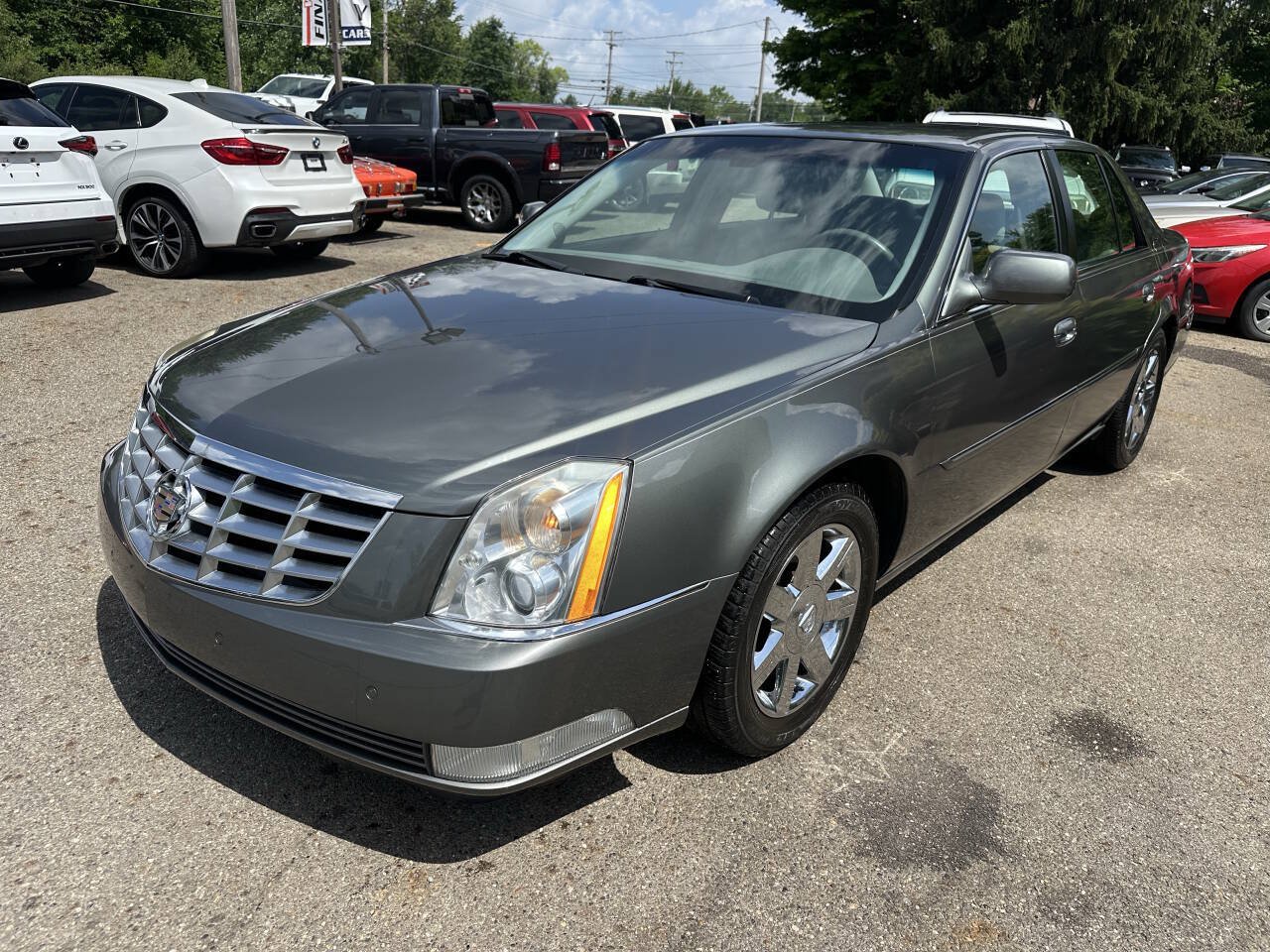 Used 2006 Cadillac DTS w/ Trunk Convenience Package FWD image 2