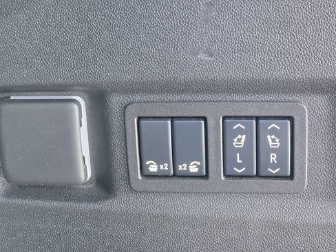 Used 2024 Chevrolet Tahoe High Country AWD/4WD image 12