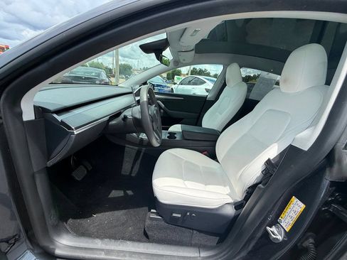 Used 2023 Tesla Model Y 2WD image 4