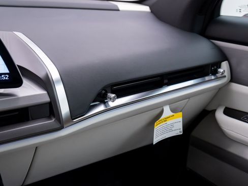 New 2026 Cadillac Vistiq Luxury w/ LPO, Floor Liner Package image 30