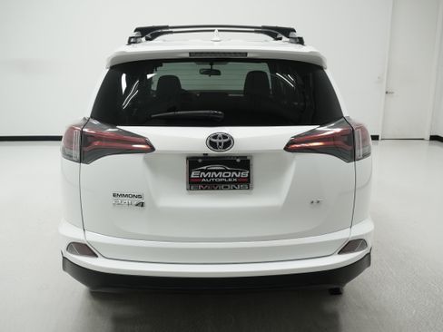Used 2016 Toyota RAV4 LE FWD image 5