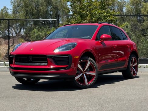 Used 2025 Porsche Macan image 1