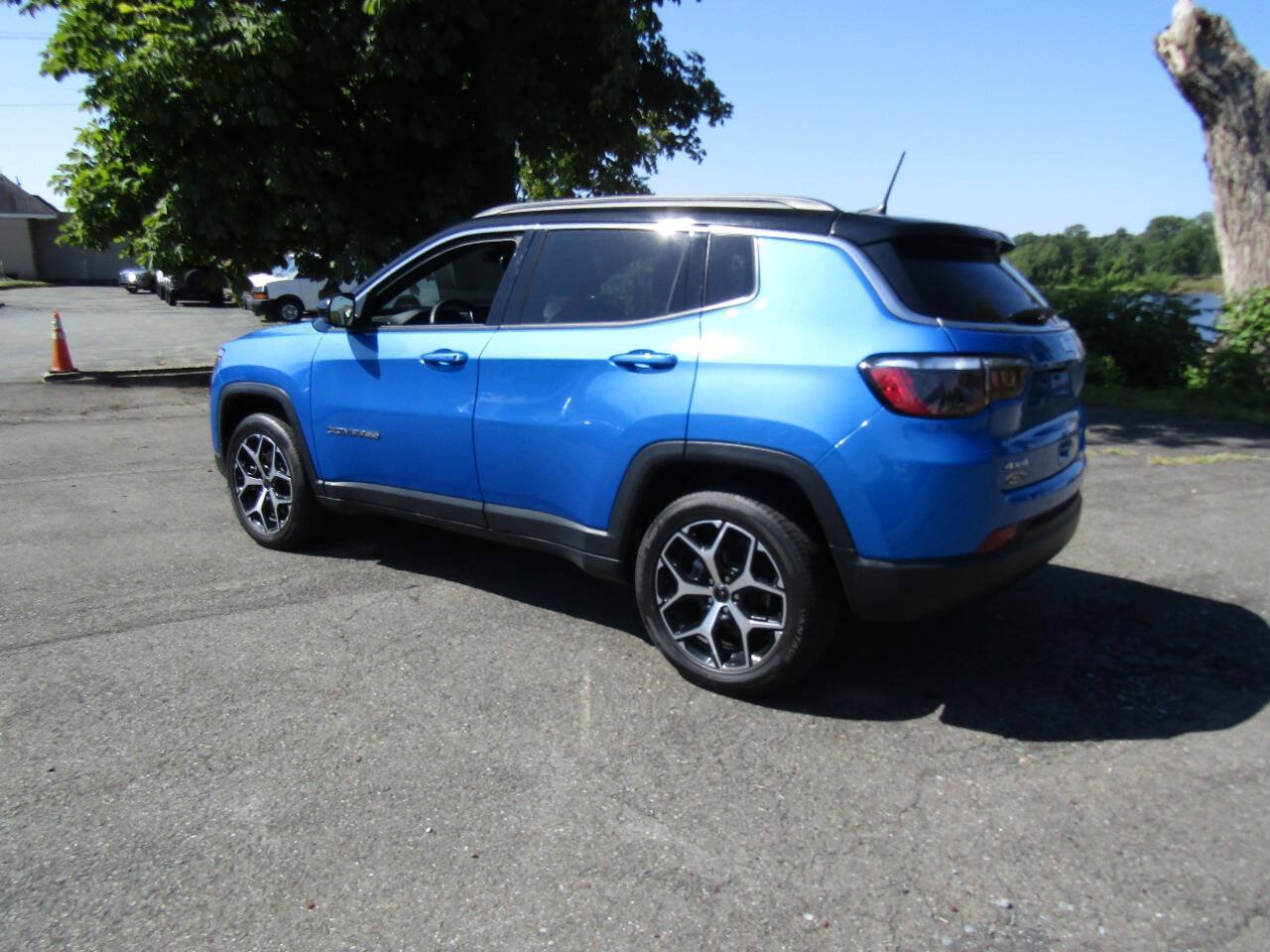 Used 2025 Jeep Compass Limited AWD/4WD image 40