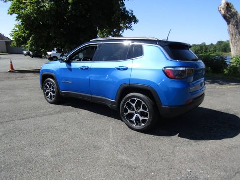 Used 2025 Jeep Compass Limited AWD/4WD image 40