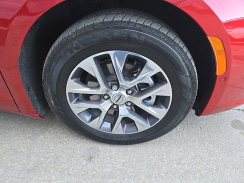 Used 2024 Chrysler Pacifica Pinnacle image 27