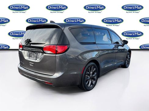 Used 2019 Chrysler Pacifica Touring Plus w/ S Appearance Package image 8