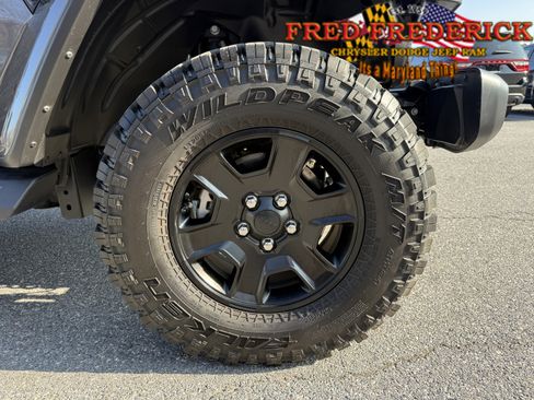 Used 2023 Jeep Gladiator Mojave w/ LED Lighting Group image 10