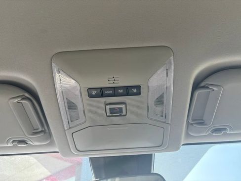Used 2021 Toyota RAV4 XLE AWD/4WD image 20