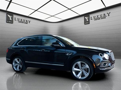 Used 2017 Bentley Bentayga image 1