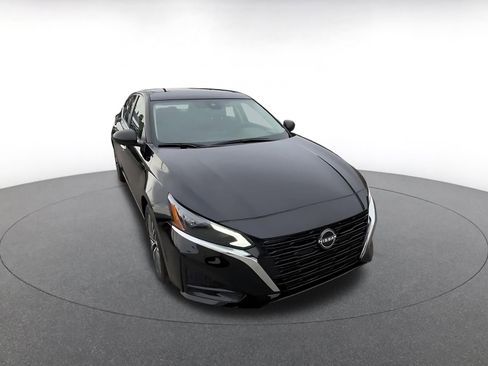 Used 2025 Nissan Altima 2.5 SV image 3