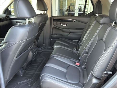 Used 2025 Honda Pilot EX-L image 11