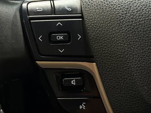 Used 2024 Toyota Crown AWD/4WD image 24