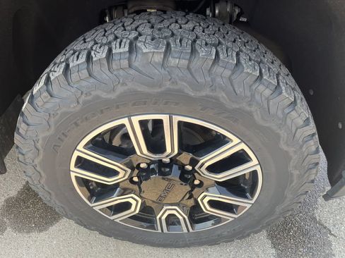 Used 2020 GMC Sierra 2500 AT4 w/ AT4 Premium Package AWD/4WD image 11