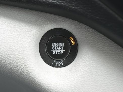 Used 2019 Jeep Cherokee Limited image 22