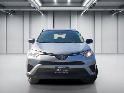 Used 2018 Toyota RAV4 LE image 2