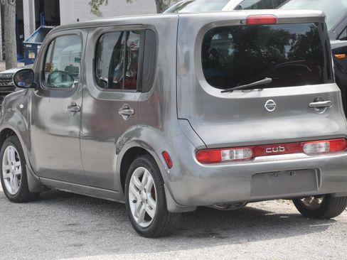 Used 2010 Nissan Cube 1.8 SL w/ Interior Designer Pkg FWD image 3
