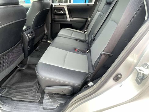 Used 2018 Toyota 4Runner SR5 Premium RWD image 10