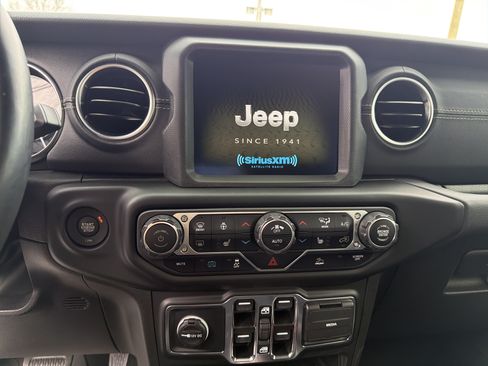 Used 2023 Jeep Wrangler Unlimited Sahara w/ Cold Weather Group AWD/4WD image 18