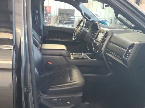 Used 2018 Ford Expedition XLT w/ Equipment Group 202A AWD/4WD image 10