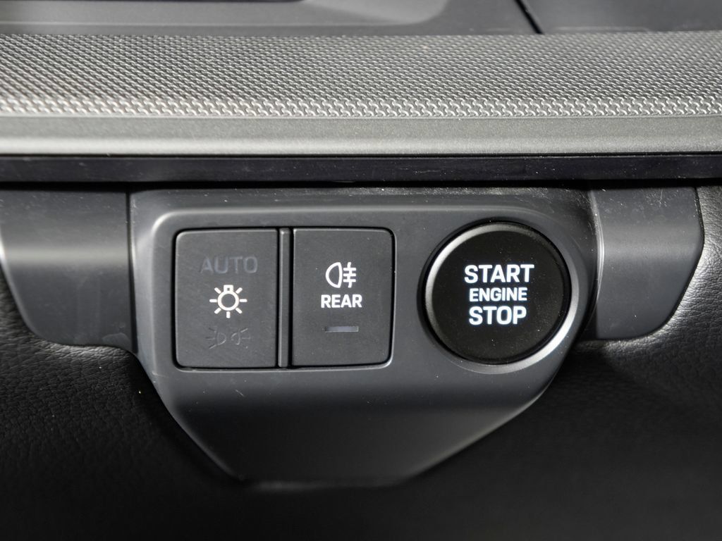 Certified 2025 Porsche 911 Carrera RWD image 31