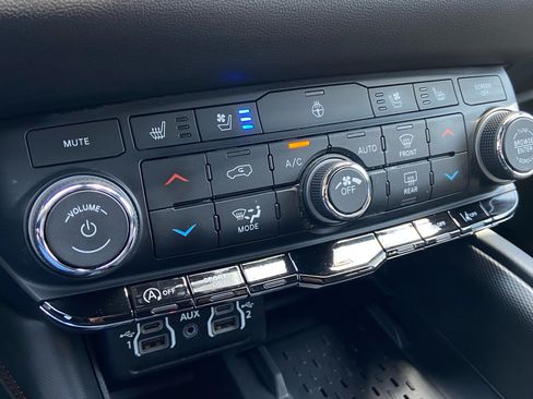 Used 2025 Dodge Durango GT AWD/4WD image 30
