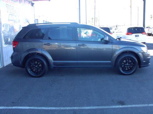 Used 2016 Dodge Journey SXT w/ Comfort/Convenience Group FWD image 4