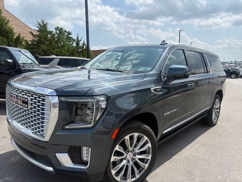 Used 2021 GMC Yukon XL Denali w/ Denali Premium Package AWD/4WD image 5