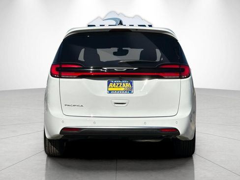 New 2027 Chrysler Pacifica Select FWD image 4