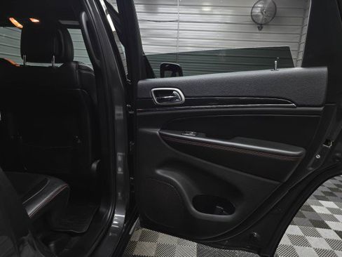 Used 2018 Jeep Grand Cherokee Trailhawk AWD/4WD image 34