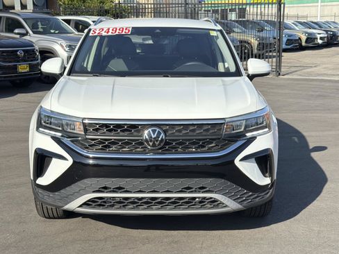 Certified 2023 Volkswagen Taos SE w/ Black Wheel Package FWD image 2