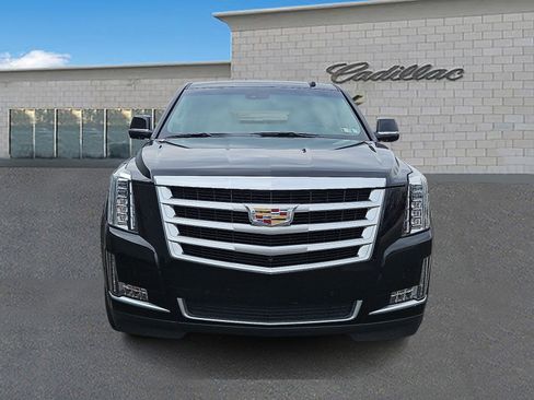 Used 2019 Cadillac Escalade Luxury image 2