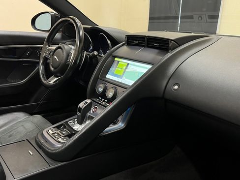 Used 2019 Jaguar F-TYPE image 25