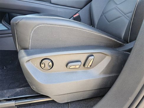 Used 2025 Volkswagen Atlas SE image 13